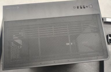 Gabinete Antec C8 Curve Wood, Full Tower, ATX/EATX/Micro-ATX/Mini-ITX, USB 3.0, sin Fuente, sin Ventiladores Instalados, Negro ― El equipo cuenta con una pata rota y marcas de un golpe en la zona. 