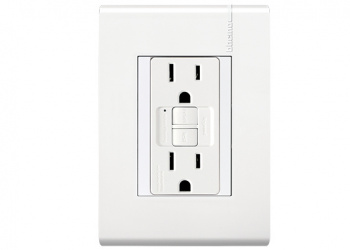 Bticino Tomacorriente E6028GFG6PTL, 2 Enchufes, 127 - 250V, 26A, Blanco 
