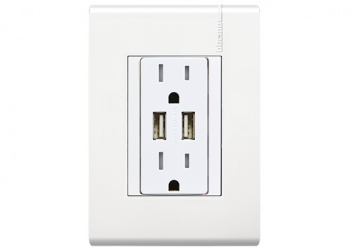 Bticino Tomacorriente E6028NUSBPTL, 4 Enchufes, 127 - 250V, 15A, Blanco 