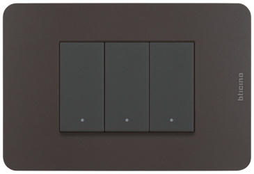 Bticino Placa Ciega de Pared JA4803TCQ, 3 Puertos, Café - incluye Chasis 