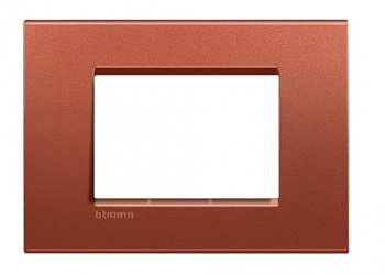 Bticino Placa de Pared LNA4803RK, 3 Puertos, Ladrillo 