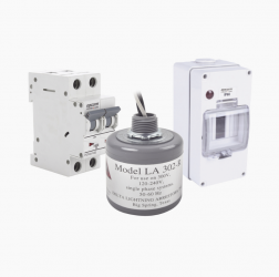 Epcom Controlador de Carga Solar y Protección Térmica PL32ACA, 400V, 32A ― Incluye Supresor de Picos LA302R y Gabinete F56CB4N 