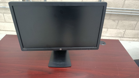 Monitor HP Z23i LED 23'', Full HD, Negro ― Equipo usado en oficina; presenta un ligero raspón en la pantalla y solo incluye cable de toma corriente. 