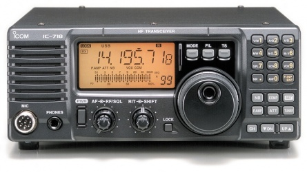 ICOM Radio Base HF IC-718, 101 Canales - Incluye Micrófono de Mano y Cable de Corriente 