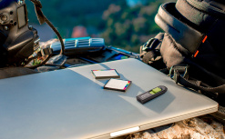 Memoria USB Adata UC300, 128GB, USB 3.2, Lectura 100 MB/s, Negro/Verde image