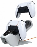 Bionik Base de Carga para Controles de PS5, USB tipo C, Negro/Blanco