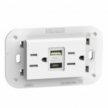 Bticino Tomacorriente KW4188AC, 4 Enchufes, 127V, 15A, Blanco