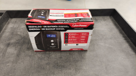 No Break CyberPower OM750ATLCD Línea Interactiva, 420W, 750VA, Entrada 82V - 148V, Salida 108V - 132V, 6 Salidas ― La caja esta maltratada