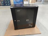 Enson Gabinete para Pared 19" ENS-RKGB12U, 12U, hasta 60kg ― Tiene varios golpes en la caracasa, pero es funcional.
