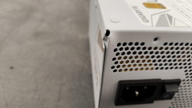 Fuente de Poder Gigabyte UD850GM PG5 V2 80 PLUS Gold ATX, Modular, 24-pin ATX, 120mm, 850W ― Tiene varios golpes en la caracasa, pero es funcional.