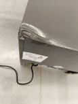 Hisense Frigobar RR16D6AGX1, 1.6 Pies Cúbicos, Plata ― tiene unos golpes en la base y esquina superior.