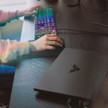 Laptop Gamer HP Victus, 15.6" 1920x1080 Full HD, Intel Core i5-13420H, NVIDIA GeForce RTX 4050, 24GB, 512GB SSD, Windows 11 Home, Inglés - Imagen adicional 3