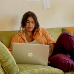 Laptop HP 15-fd1254la, 15.6" 1920x1080 Full HD Táctil, Intel Core Ultra 5 125H, 8GB, 512GB SSD, Windows 11 Home, Español