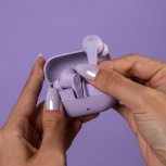 JLaB Audífonos Intrauriculares con Micrófono Go Pods, Inalámbrico, Bluetooth, Cancelación de Ruido, Morado - Imagen adicional 5