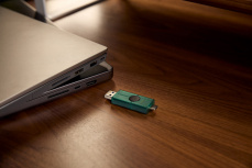 Memoria USB Kingston DTDEG2, 128GB, USB-A/USB-C 3.0, Lectura 220MB/s, Escritura 220MB/s, Negro/Verde image