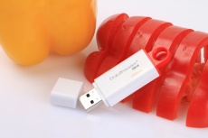 Memoria USB Kingston DataTraveler I G4, 32GB, USB 3.0, Blanco/Rojo - Imagen adicional 7