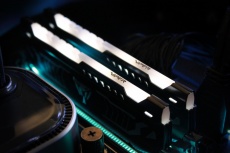 Compra Kit Memoria RAM Patriot Viper White LED DDR4 2x8GB