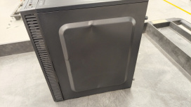 Computadora Xtreme PC Gaming FUJI Black, AMD Ryzen 7 5700G, 32GB, 1TB SSD, Wi-Fi, Windows 10 Prueba ― Golpes en tapa y lateral de metal; postes de tapa frontal quebrados.