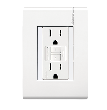 Bticino Tomacorriente E6028GFG6PTLN, 2 Enchufes, 127 - 250V, 15A, Blanco