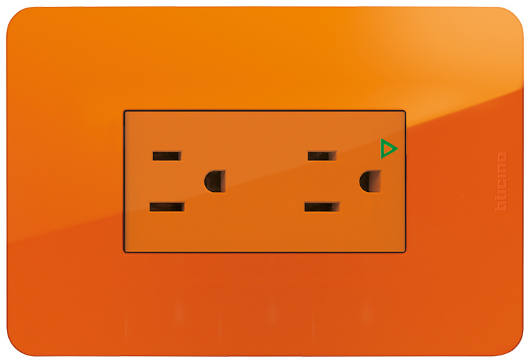 Bticino Tomacorriente J4028IGNOQ, 2 Enchufes, 125V, 15A, Naranja