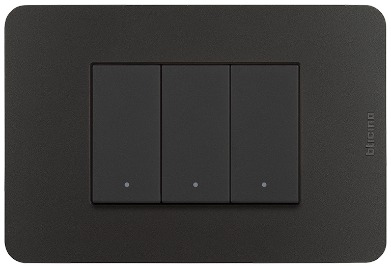 Bticino Placa Ciega de Pared JA4803JBQ, 3 Puertos, Negro - incluye Chasis