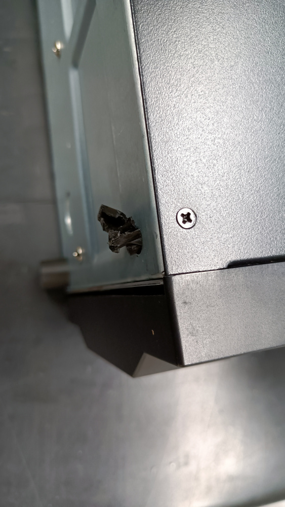 No Break CDP UPO11-3AX Doble Conversión en Línea, 3.000W, 3.000VA, Entrada 55V - 155V, Salida 100V - 127V, 6 Salidas ― Tiene una pata quebrada