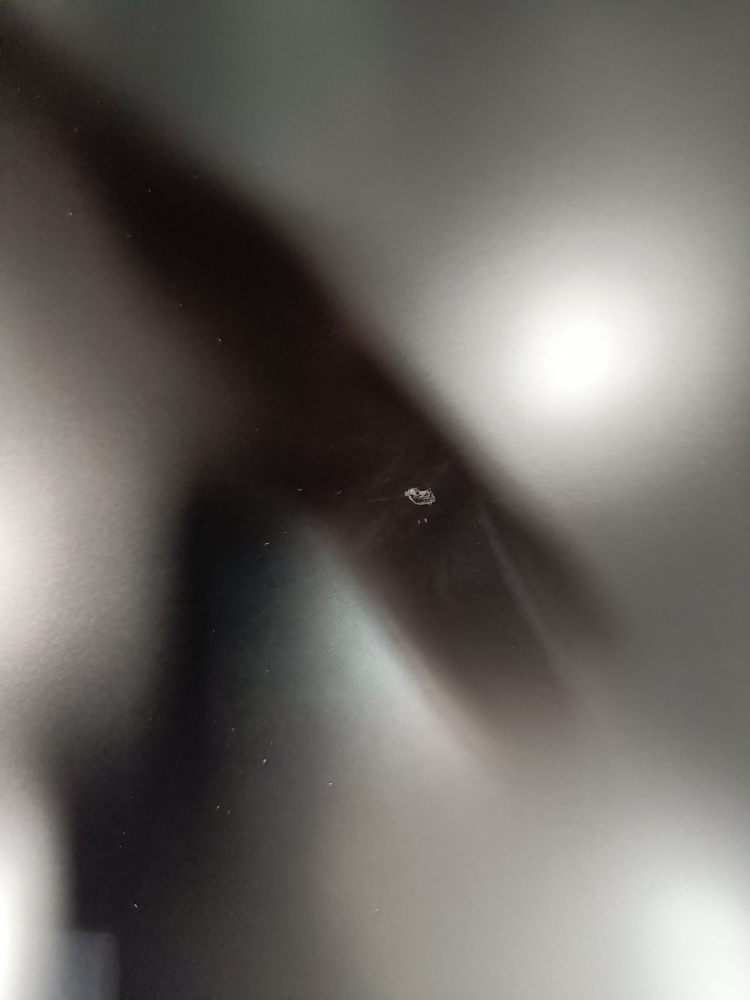 Monitor Dell P2425H LED 24", 1920x1080 Full HD, 100Hz, HDMI/DisplayPort, Negro ― Golpe en el centro de pantalla