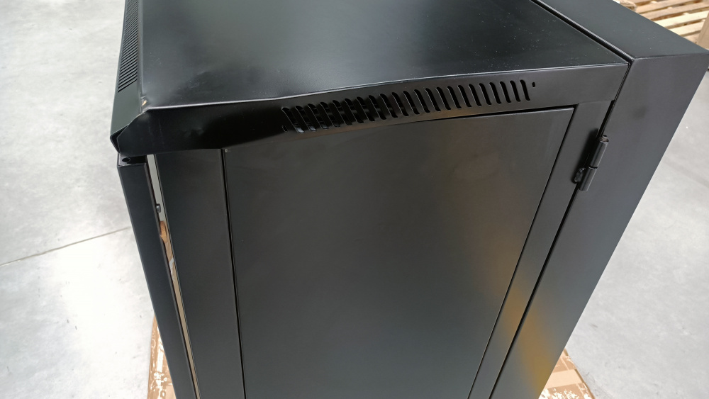 Enson Gabinete para Pared Abatible con Puerta 19", 22U, Negro ― Tiene varios golpes