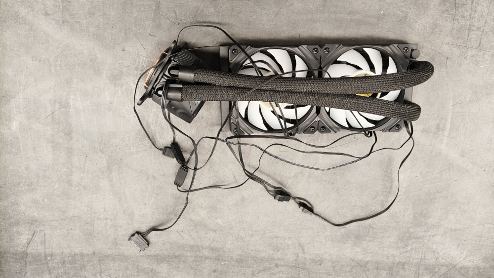 Gigabyte WATERFORCE 240 Enfriamiento Líquido para CPU, 2x 120mm, hasta 2150RPM, Negro ― solo tiene la tornilleria para intel 115x, 1200, 1700