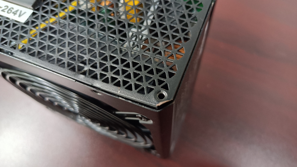 Fuente de Poder Naceb NA-0627 80 PLUS Gold ATX, Modular, 24-pin ATX, 140mm, 1000W ― Tiene un golpe en la parte trasera. No incluye caja ni empaques originales