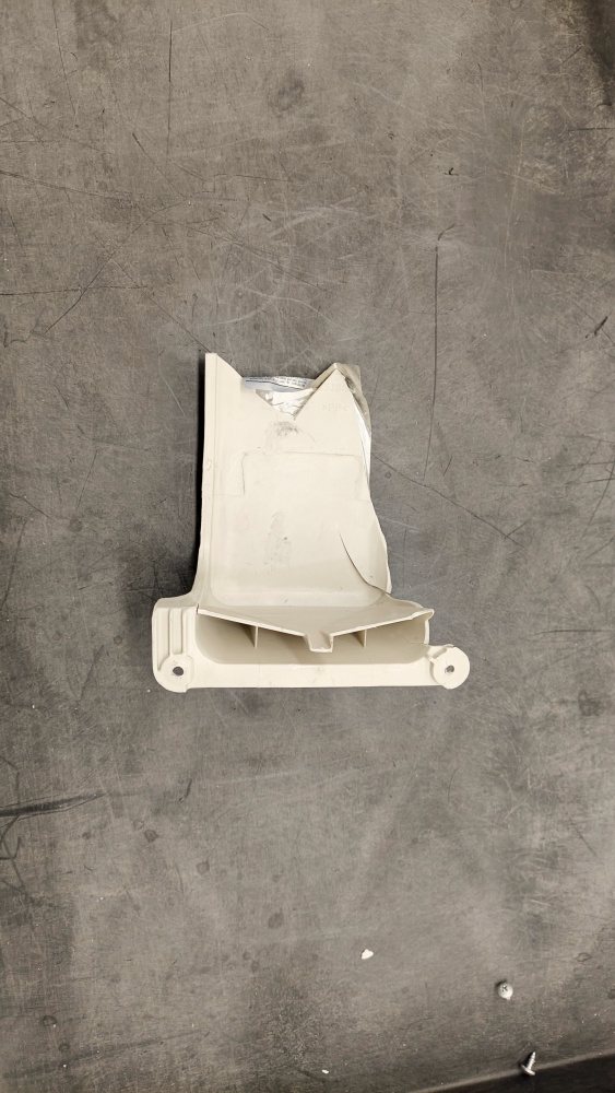 Samsung Aire Acondicionado AR24BVHQASI/AX, 24000 BTU/h, 6.400W, Solo Frío, Blanco ― Sin cobertura de los condensadores y con daño en las rejillas laterales.