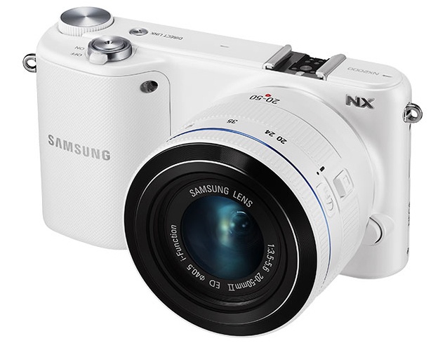 Cámara Digital Samsung Cámara de Lente Intercambiable NX2000 20 - 50mm, 20.3MP, Blanco