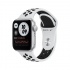 Apple Watch SE Nike GPS, Caja de Aluminio Color Plata de 40mm, Correa Deportiva Negra  1