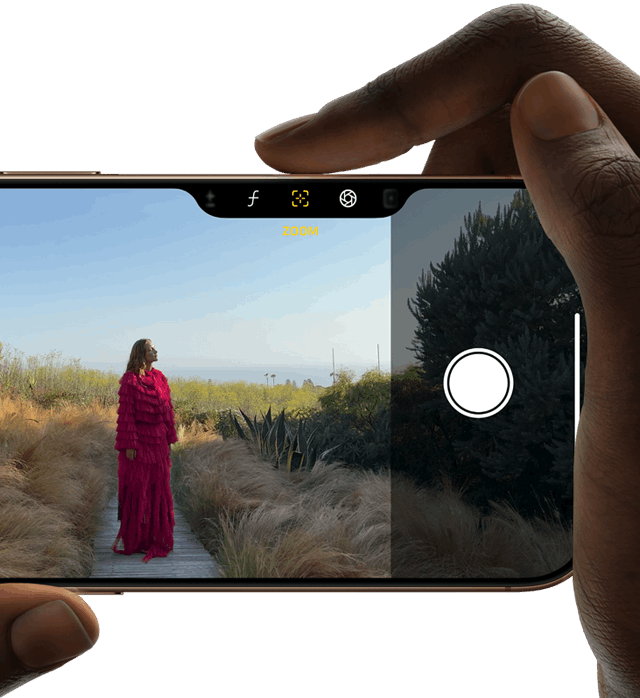 Control de la Cámara en un iPhone 16 Pro, un dedo derecho se desliza por la parte lateral del teléfono para ajustar la profundidad de campo