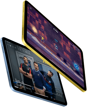 Un iPad muestra un juego y otro iPad muestra el programa Ted Lasso de Apple TV+ en pantalla