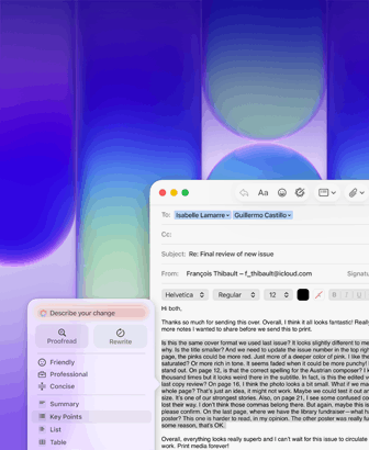 Pantalla de una MacBook Neo, se usa Herramientas de Escritura de Apple Intelligence en Mail para revisar un párrafo extenso de un email con comentarios sobre una publicación